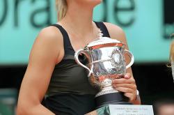 包含莎拉波娃回归赛场，回归赛场首场状态亮眼，篮网观众沸腾！的词条