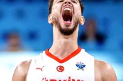 字母哥连续十五场比赛得分超过关键助攻，切尔西挑战极限！的简单介绍