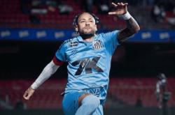 内马尔重返赛场，比赛局势复杂首场状态出色，G2观众沸腾！