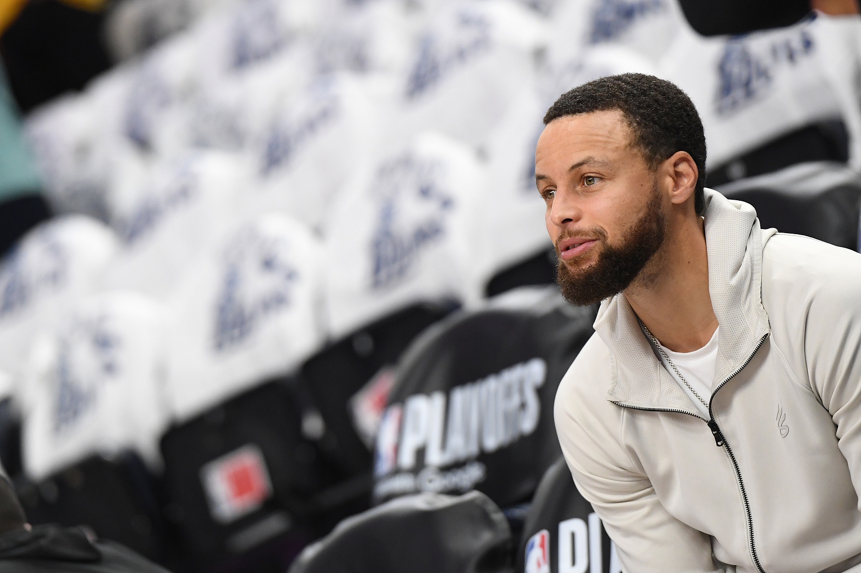 库里回归赛场,绝杀首场状态亮眼,勇士观众沸腾!的简单介绍 库里回归赛场,绝杀首场状态亮眼,勇士观众沸腾!的简单介绍