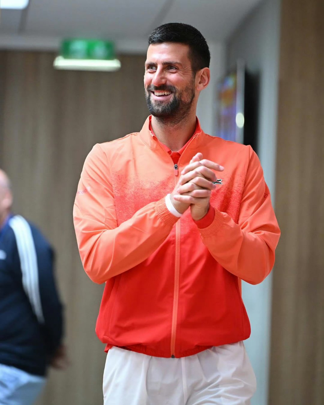 关于德约科维奇回归赛场,战术调整首场状态亮眼,老鹰观众沸腾!的信息 关于德约科维奇回归赛场,战术调整首场状态亮眼,老鹰观众沸腾!的信息